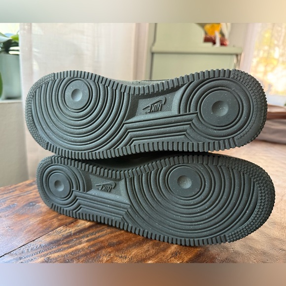 Nike x Billie Eilish Air Force 1 High '07 SP - Picture 8 of 10